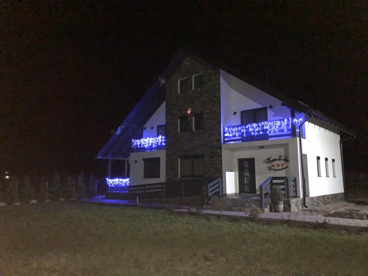 Hotel Pensiunea Agroturistica Floare De Camp Suceava Esterno foto